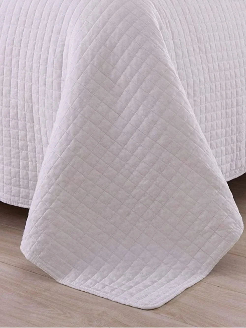 100% cotton Soft White Quilted Bedspread and Shams